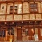 Photo La Canourgue - Le charme médiéval de la maison à pans de bois, à encorbellement.