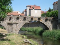 Photo paysage et monuments, Langogne - Le Pont Vieux près de la Filature à Langogne