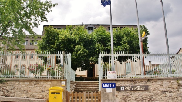 Photo Le Pompidou - La Mairie