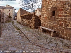 Photo paysage et monuments, Prévenchères - La Garde-Guérin intramuros - un beau village médiéval en pierre.