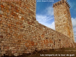 Photo paysage et monuments, Prévenchères - Restes des remparts et la tour de guet carrée (donjon).