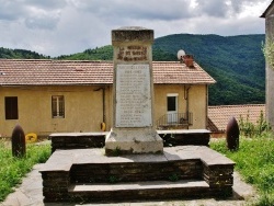 Photo paysage et monuments, Saint-Privat-de-Vallongue - Monument-aux-Morts