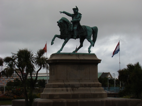 Photo Cherbourg-Octeville - La statue de Napoléon sur son cheval à Cherbourg