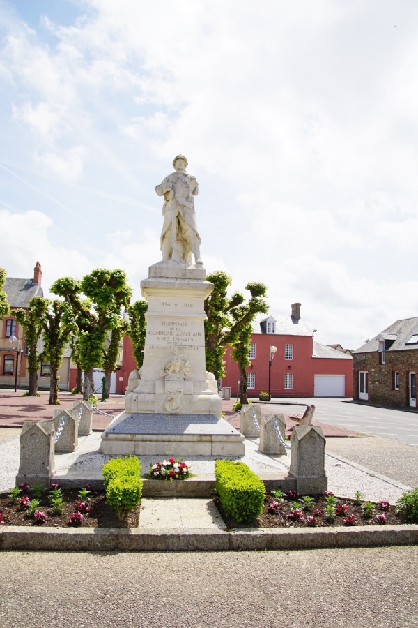 Photo Saint-Clair-sur-l'Elle - le monument aux morts