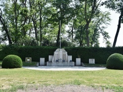 Photo paysage et monuments, Bourbonne-les-Bains - le monument aux morts