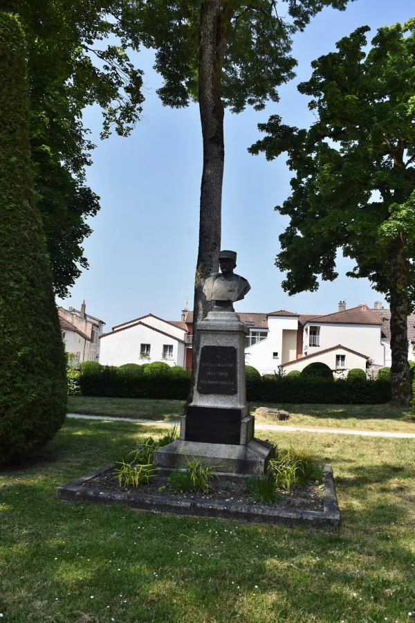 Photo Bourbonne-les-Bains - la statue