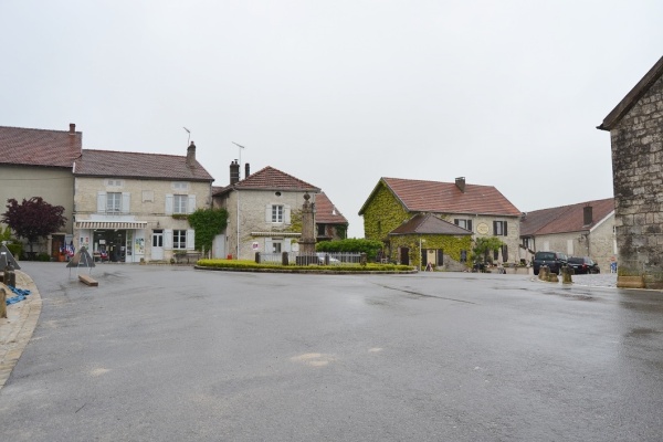 Photo Colombey-les-Deux-Églises - la commune