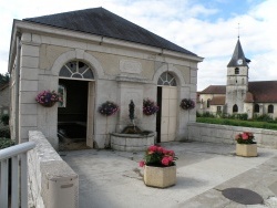 Photo paysage et monuments, Vouécourt - La fonatine lavoir