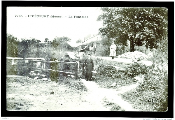 Photo Ippécourt - La Deuze et la ferme Jeanne d'Arc en arrière plan (1923-1925)