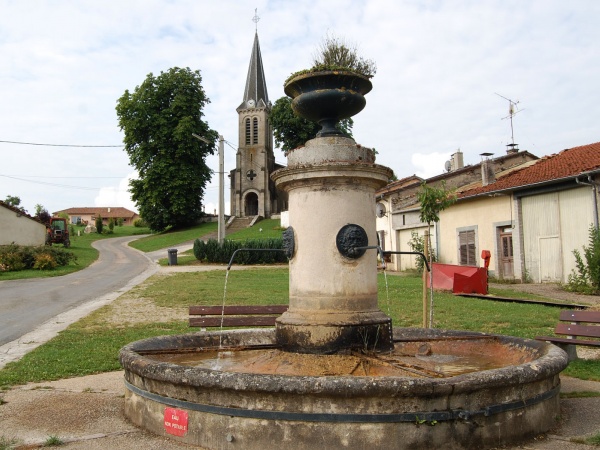 fontaine principale de LAHAYMEIX