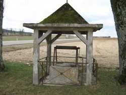 Photo paysage et monuments, Maizey - Le puits près de la chapelle