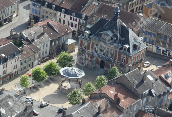 Photo Stenay - Mairie et kiosque