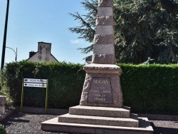 Photo paysage et monuments, Augan - le Monument Aux Morts