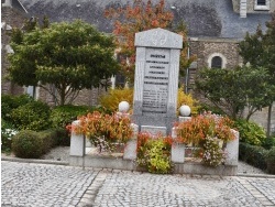 Photo paysage et monuments, Loyat - le monument aux morts