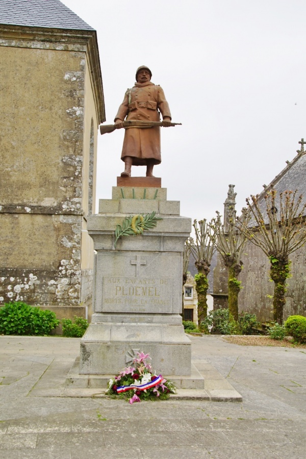 Photo Ploemel - le monument aux morts