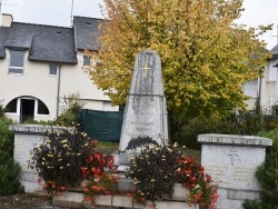 Photo paysage et monuments, Le Roc-Saint-André - le monument aux morts