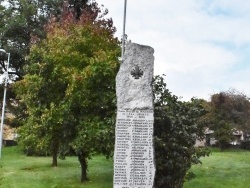 Photo paysage et monuments, Saint-Brieuc-de-Mauron - le monument aux morts
