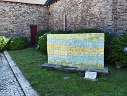 Photo paysage et monuments, Saint-Laurent-sur-Oust - le monument