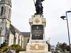 Photo paysage et monuments, Saint-Malo-des-Trois-Fontaines - le monument aux morts
