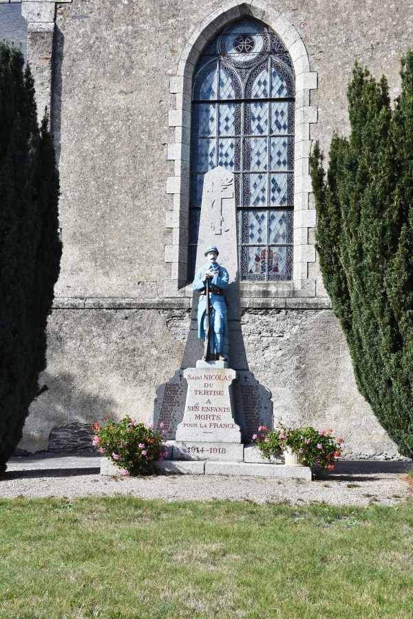 Photo Saint-Nicolas-du-Tertre - Le Monuments aux Morts