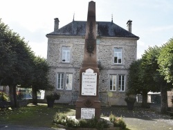 Photo paysage et monuments, La Trinité-Porhoët - le monument aux morts