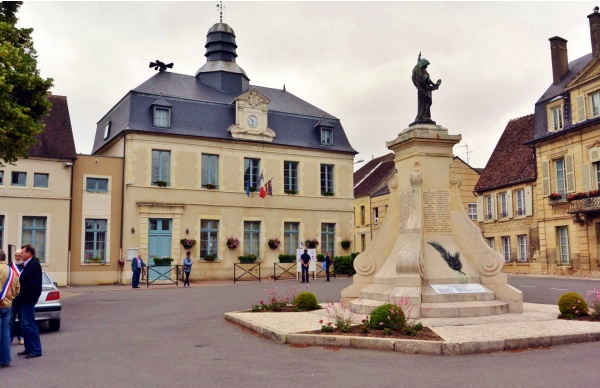 Photo Donzy - Donzy Nièvre - La Mairie 18 Juin 2015.