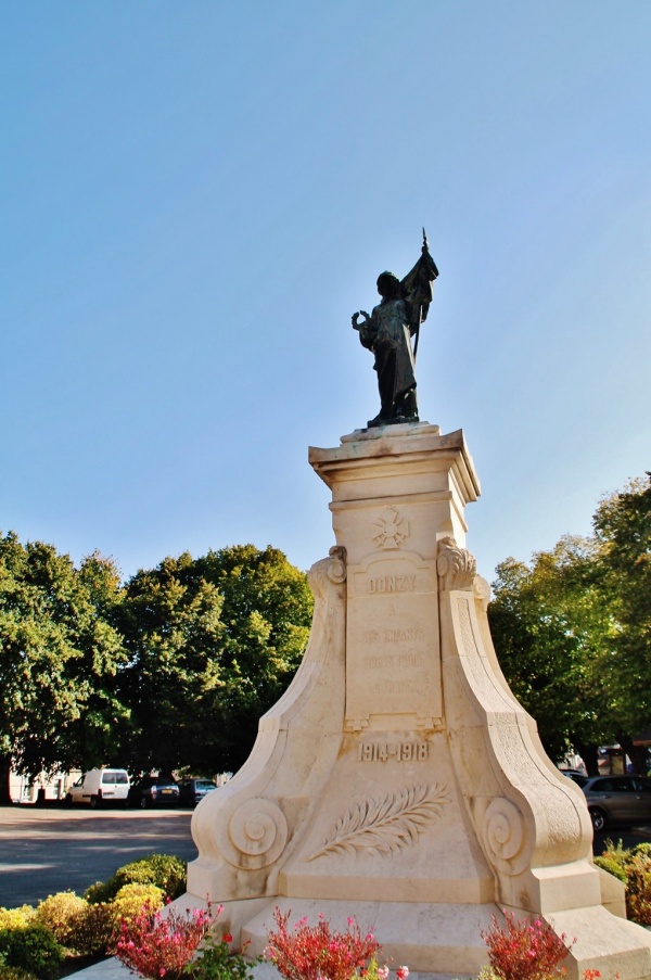 Photo Donzy - Monument-aux-Morts