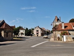 Photo paysage et monuments, Garchy - La Commune