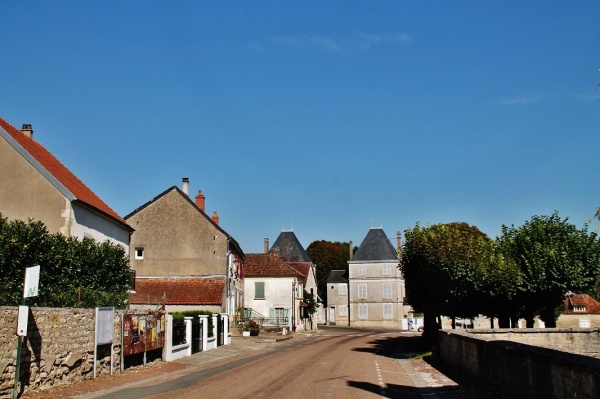 Photo Garchy - La Commune