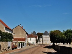 Photo paysage et monuments, Garchy - La Commune