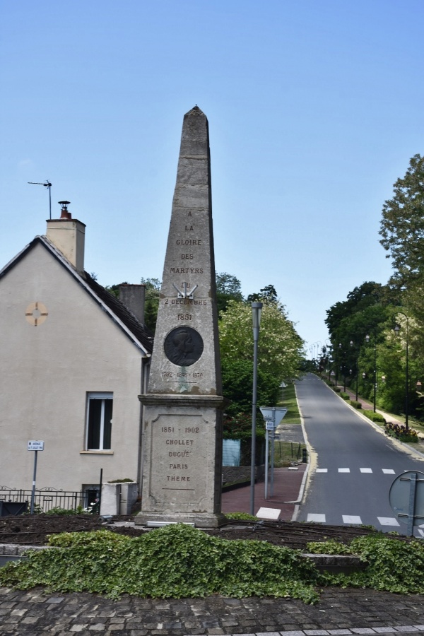 Photo Neuvy-sur-Loire - le Monument Aux Morts