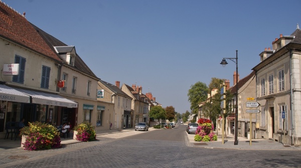 Photo Pougues-les-Eaux - La Commune