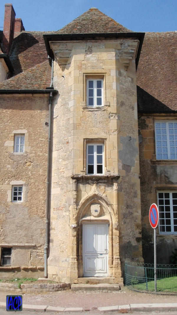 Photo Prémery - Tourelle d'escalier