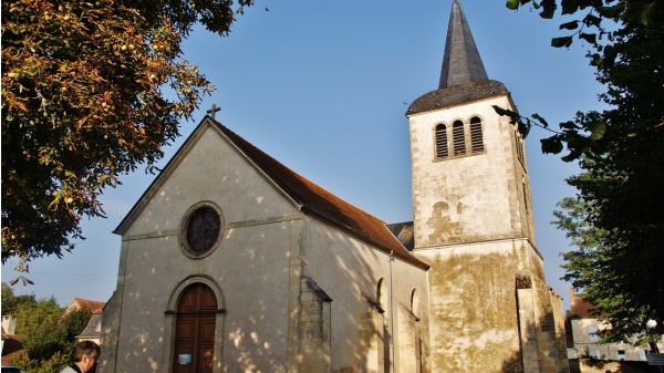 Photo Varennes-Vauzelles - L'église