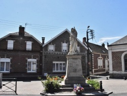 Photo paysage et monuments, Avesnes-le-Sec - le monument aux morts