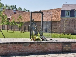 Photo paysage et monuments, Baisieux - Monument aux Morts ( Sculpture )