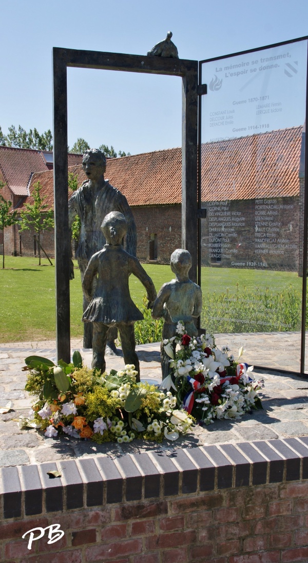 Photo Baisieux - Monument aux Morts ( Sculpture )