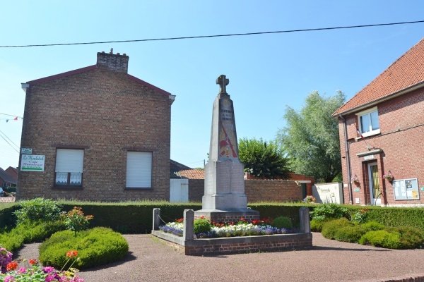 Photo Berthen - le monument aux morts