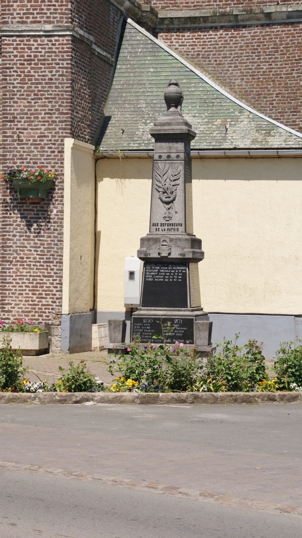 Photo Beuvry-la-Forêt - le monument aux morts