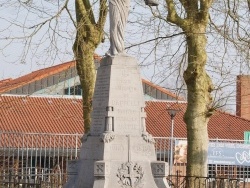 Photo paysage et monuments, Cappelle-en-Pévèle - le monument aux morts