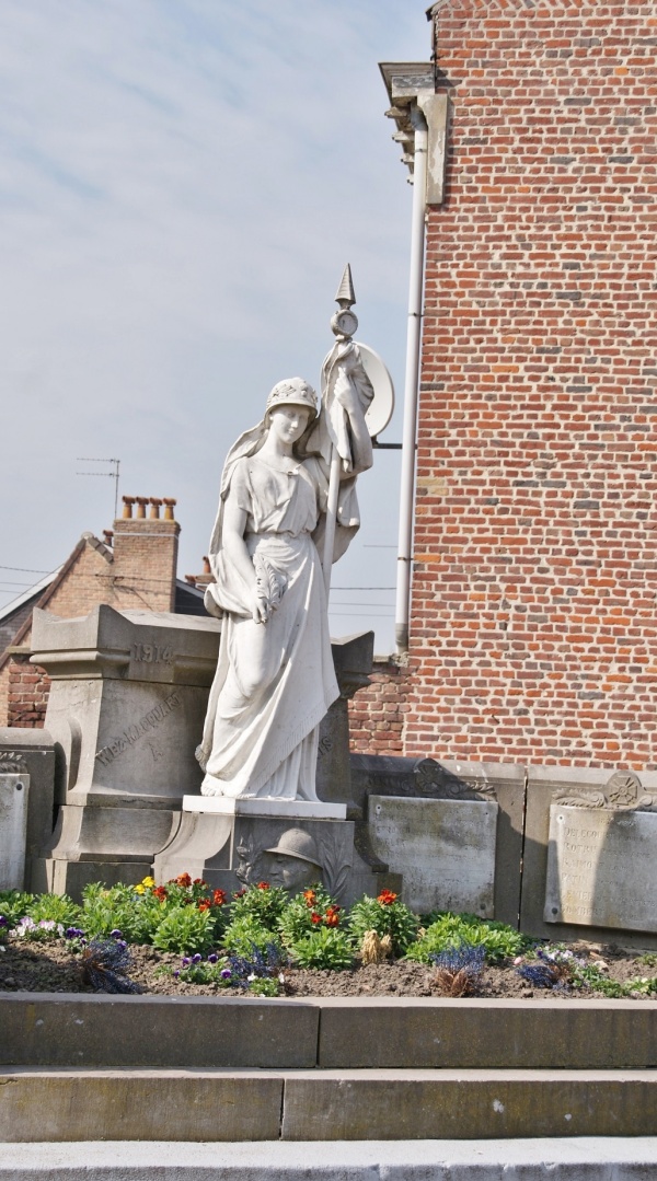 Photo La Chapelle-d'Armentières - le monument aux morts