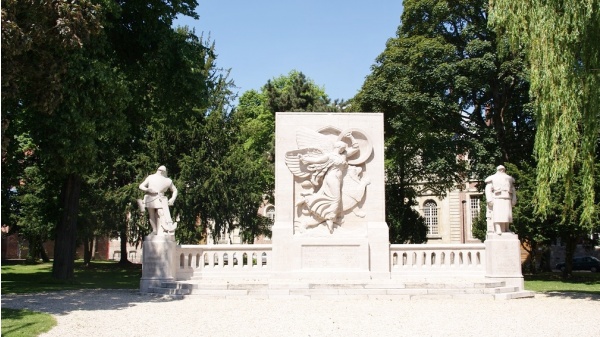 Photo Douai - le monuments aux morts