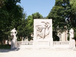 Photo paysage et monuments, Douai - le monuments aux morts