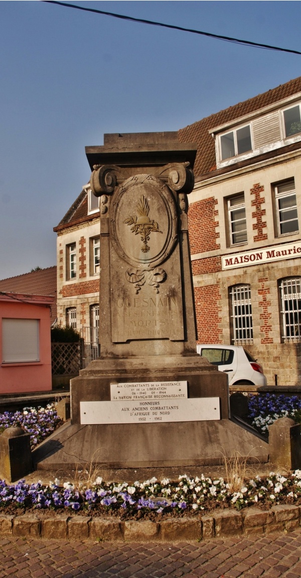 Photo Guesnain - Monument-aux-Morts