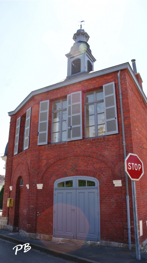 Photo Millonfosse - Ancienne Mairie