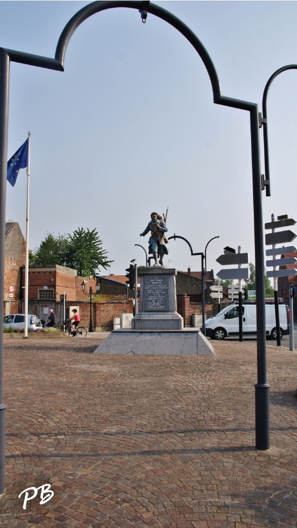 Photo Noyelles-lès-Seclin - Monument aux Morts