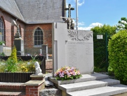 Photo paysage et monuments, Pradelles - le monument aux morts