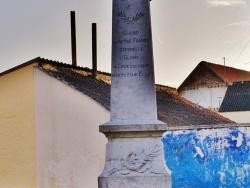 Photo paysage et monuments, Quarouble - Le Monument-aux-Morts