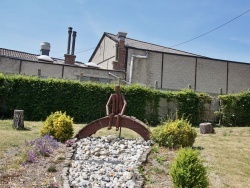 Photo paysage et monuments, Thiant - la Statue