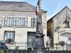 Photo paysage et monuments, Attichy - le Monument Aux Morts